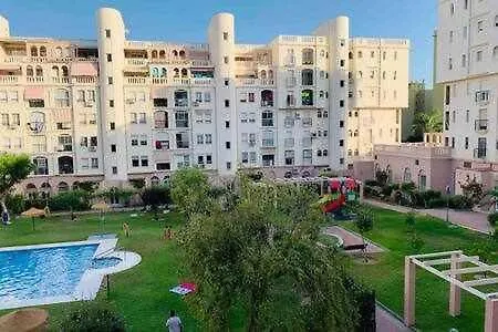 Moderno Con Piscina Y Aparcamiento *