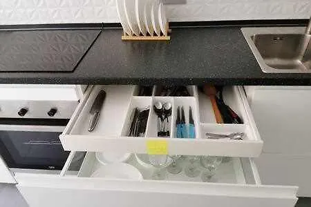 Moderno Con Piscina Y Aparcamiento 토레몰리노스