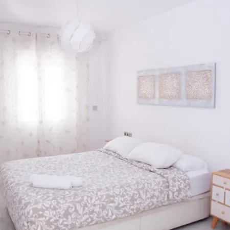 Moderno Con Piscina Y Aparcamiento