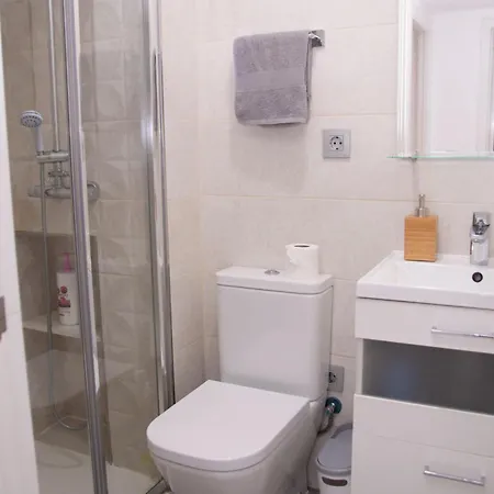 Moderno Con Piscina Y Aparcamiento Apartman