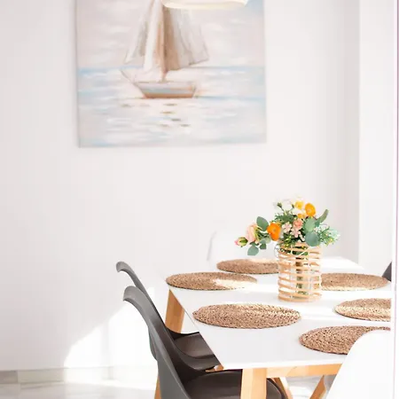 Moderno Con Piscina Y Aparcamiento 아파트