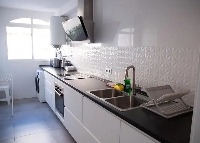 Moderno Con Piscina Y Aparcamiento *