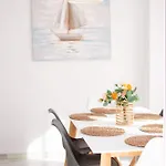 Moderno Con Piscina Y Aparcamiento Daire